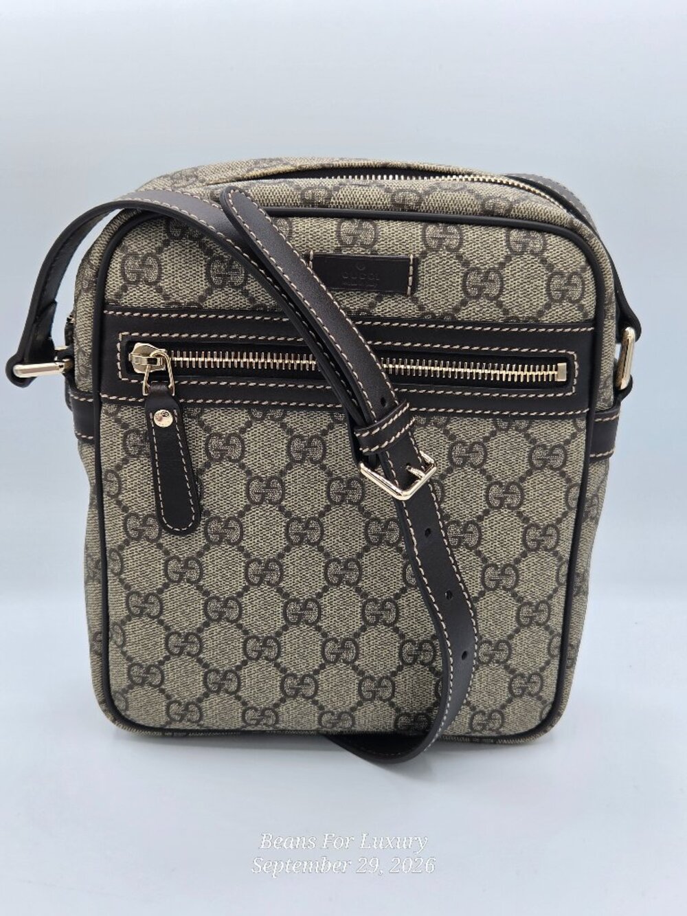 Gucci GG Supreme Front Zip Messenger Bag Brown | Authentic